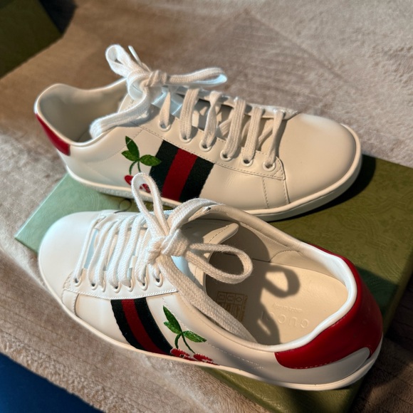 Gucci ace leather with cherry women’s sneaker - Picture 6 of 8